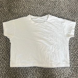Lululemon white cropped T-shirt